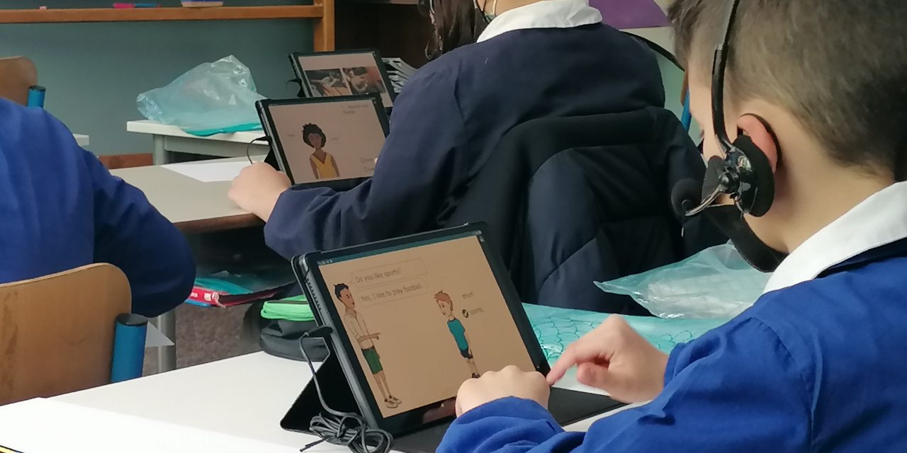 App Akelius: il 90 per cento di chi la usa a scuola impara l’italiano