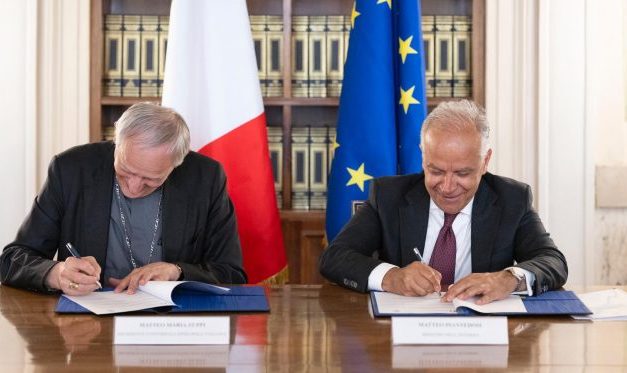 Accoglienza e di inclusione ai migranti: firmato il Protocollo tra Ministero dell’Interno e Cei