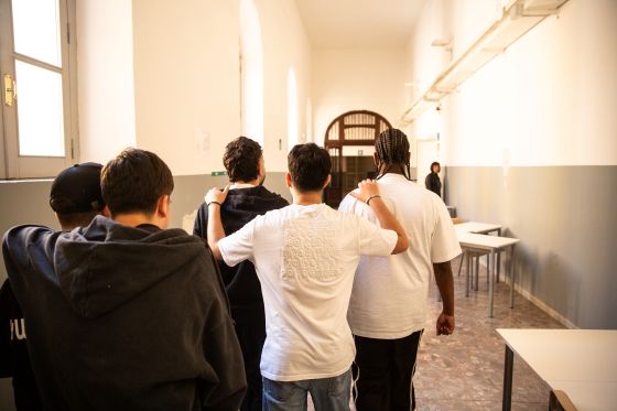 Scuola: le disuguaglianze colpiscono i minori con background migratorio