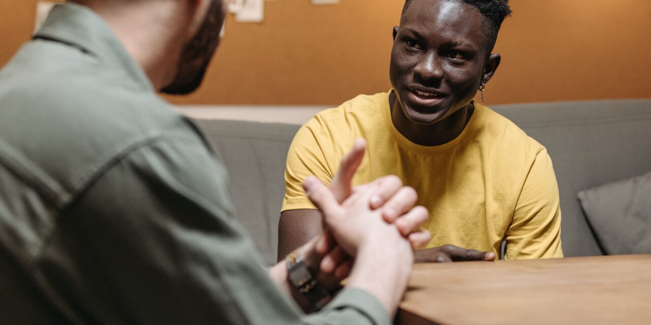 Legàmi: un corso online per diventare famiglia affidataria o mentore di giovani migranti soli