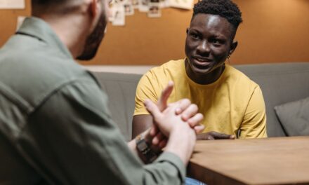 Legàmi: un corso online per diventare famiglia affidataria o mentore di giovani migranti soli