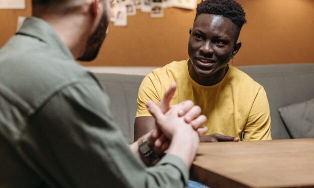 Legàmi: un corso online per diventare famiglia affidataria o mentore di giovani migranti soli